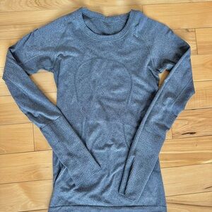 lululemon athletica Heathered Gray Swiftly Long Sleeve size 4